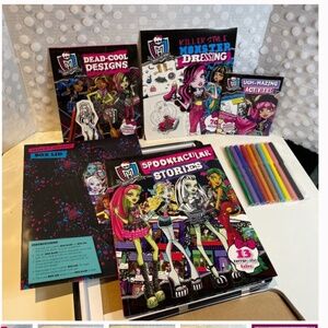Monster High Activity Tin - Read Design Monsterize Parragon Books